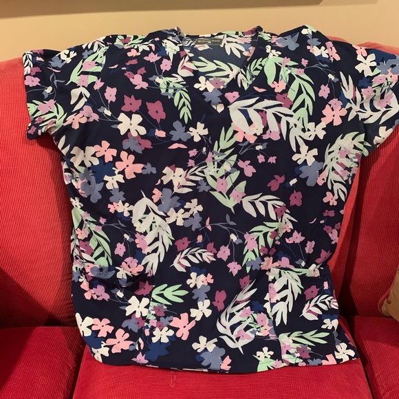 Scrub top - Picture 5 of 7